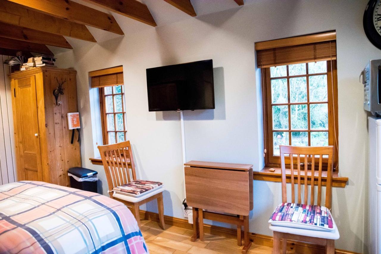 Bed and Breakfast Kirkstyle Hideaway Арброт Екстер'єр фото