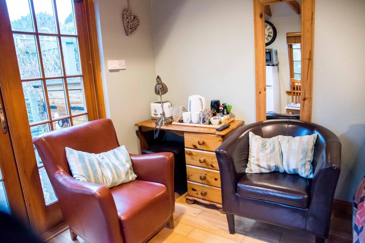 Bed and Breakfast Kirkstyle Hideaway Арброт Екстер'єр фото